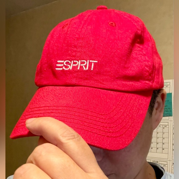 Esprit Hat in Classic Red - Picture 1 of 4